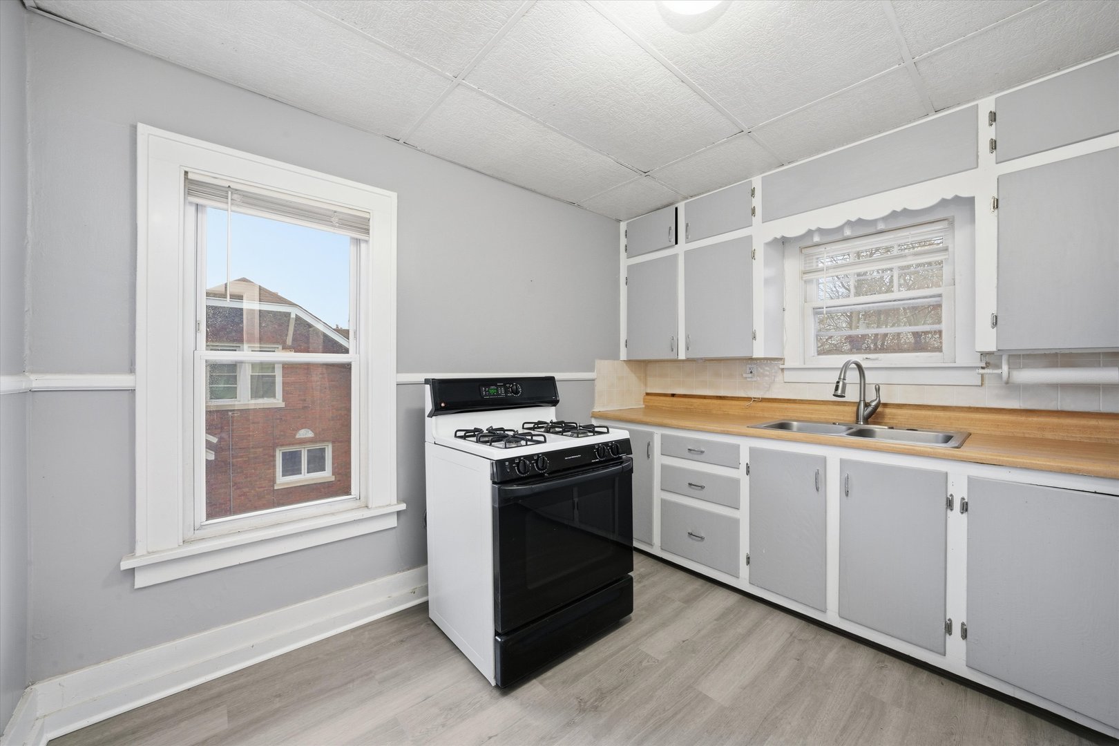 18335 Sherman Street Unit: 2