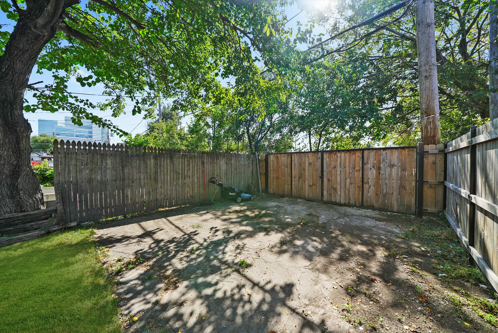 2345 W Grenshaw Street