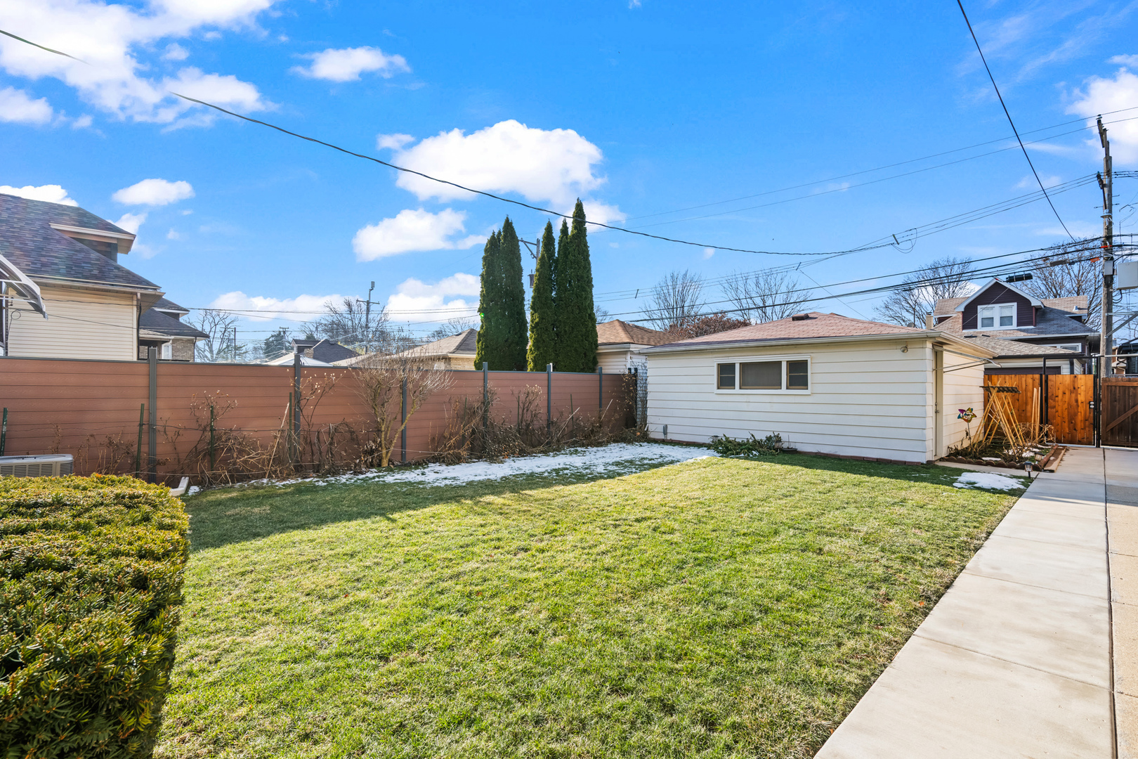 5846 N Rockwell Street