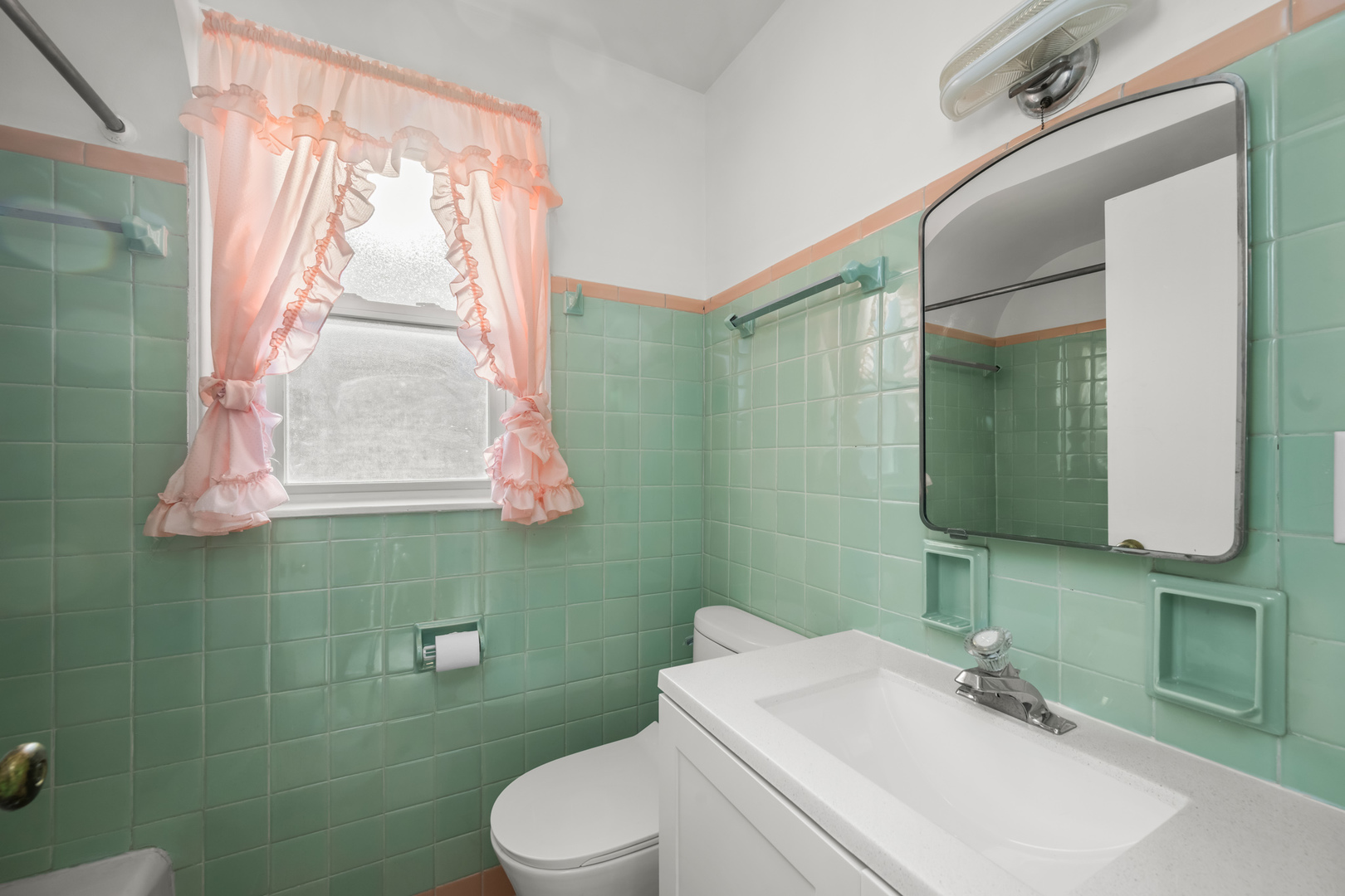 5846 N Rockwell Street