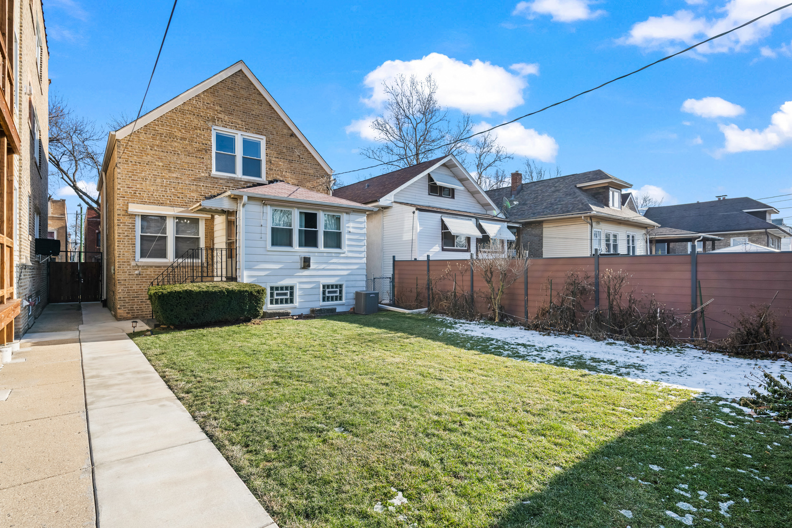 5846 N Rockwell Street