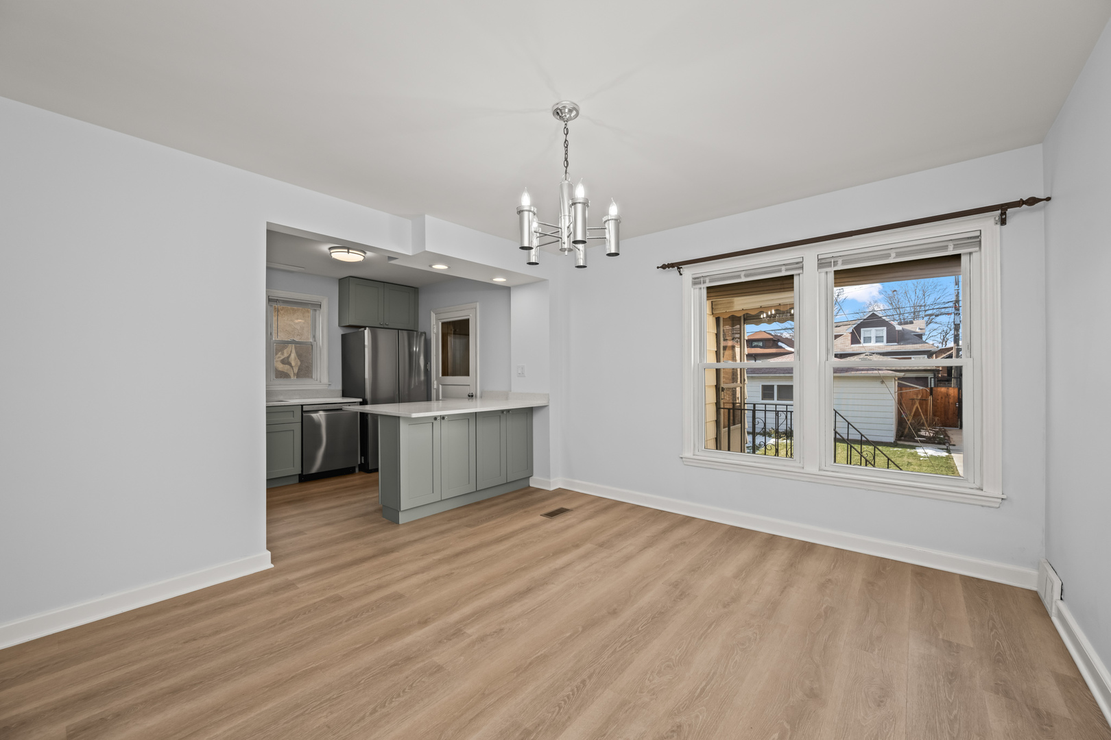 5846 N Rockwell Street