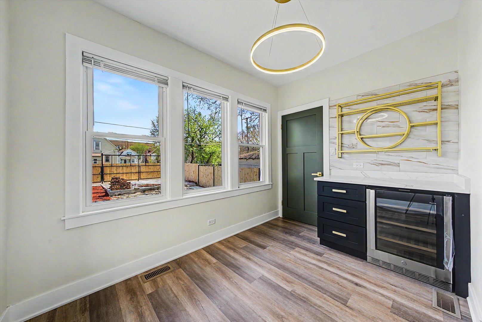 6517 S Winchester Avenue