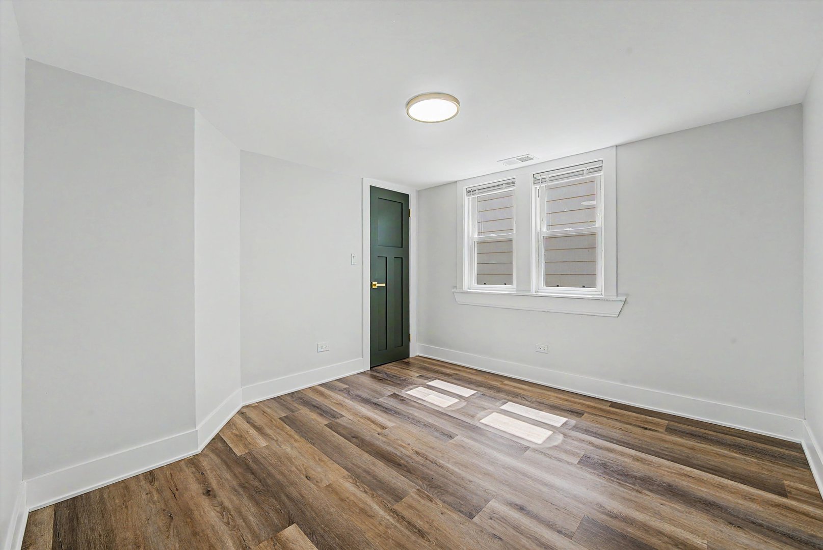 6517 S Winchester Avenue