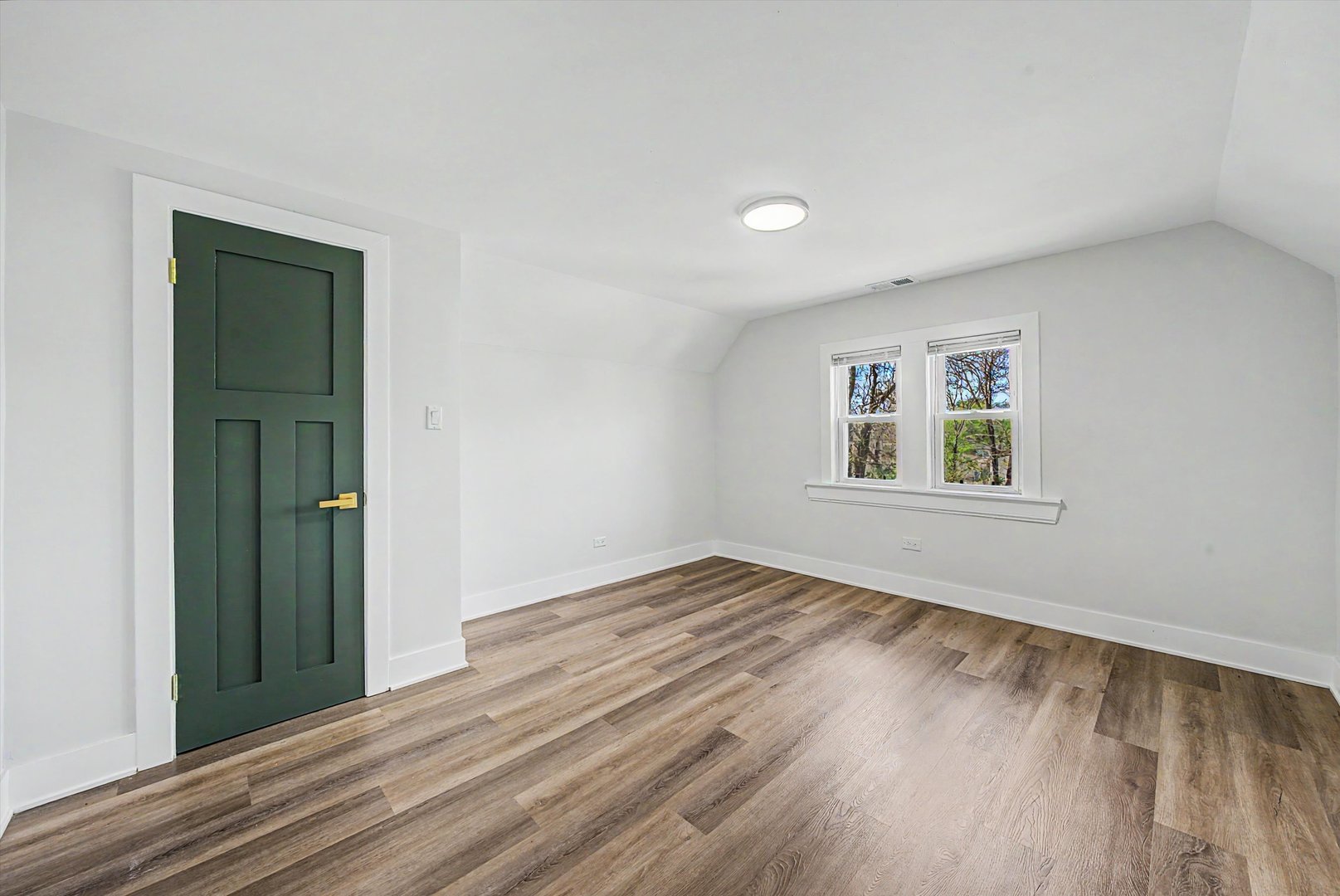 6517 S Winchester Avenue