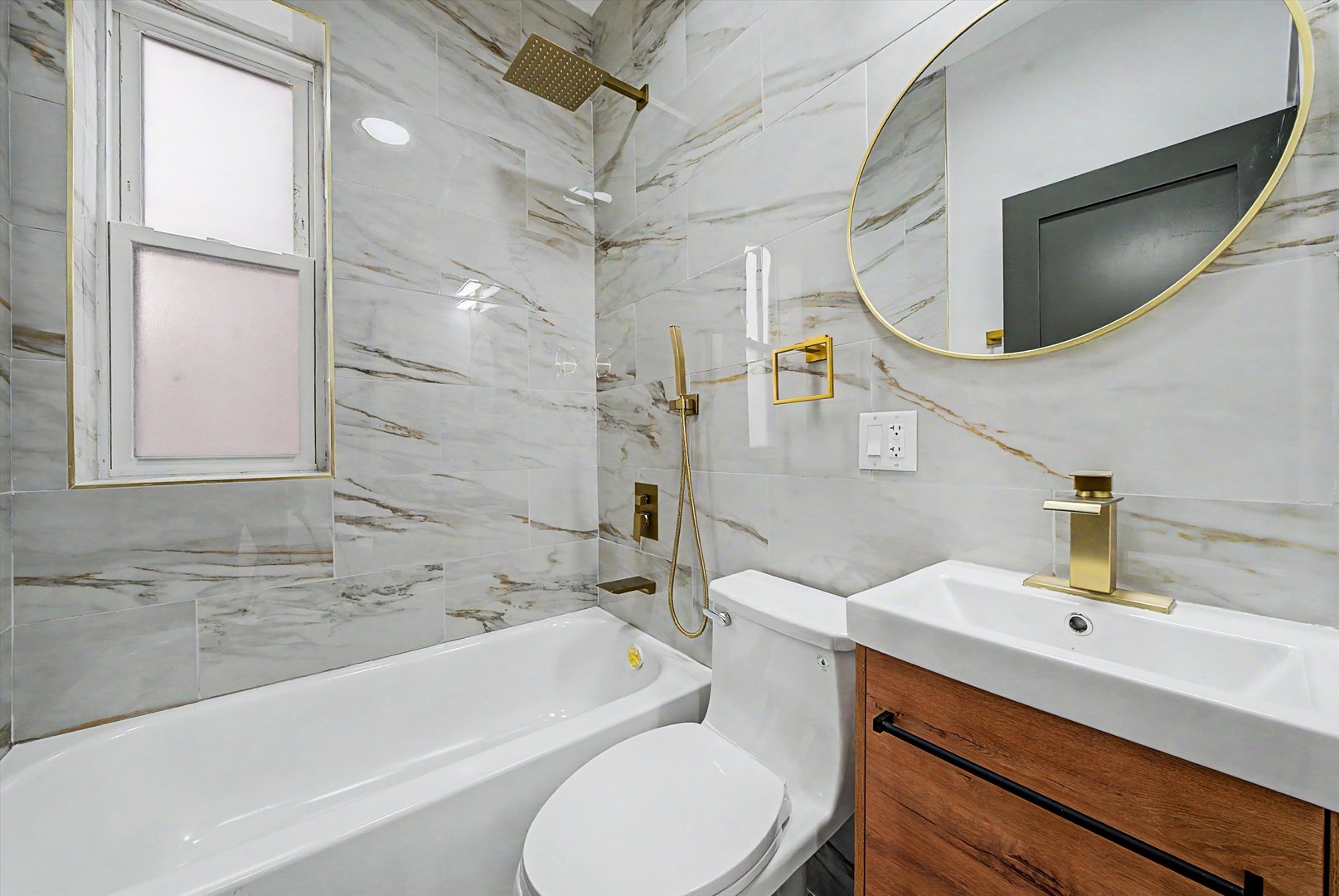 6517 S Winchester Avenue