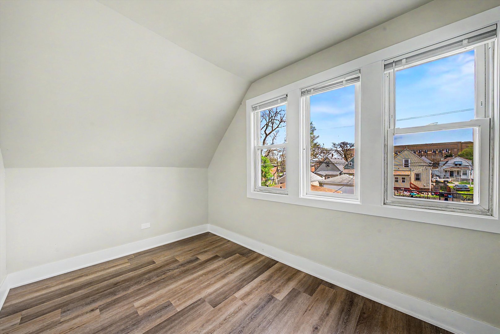 6517 S Winchester Avenue