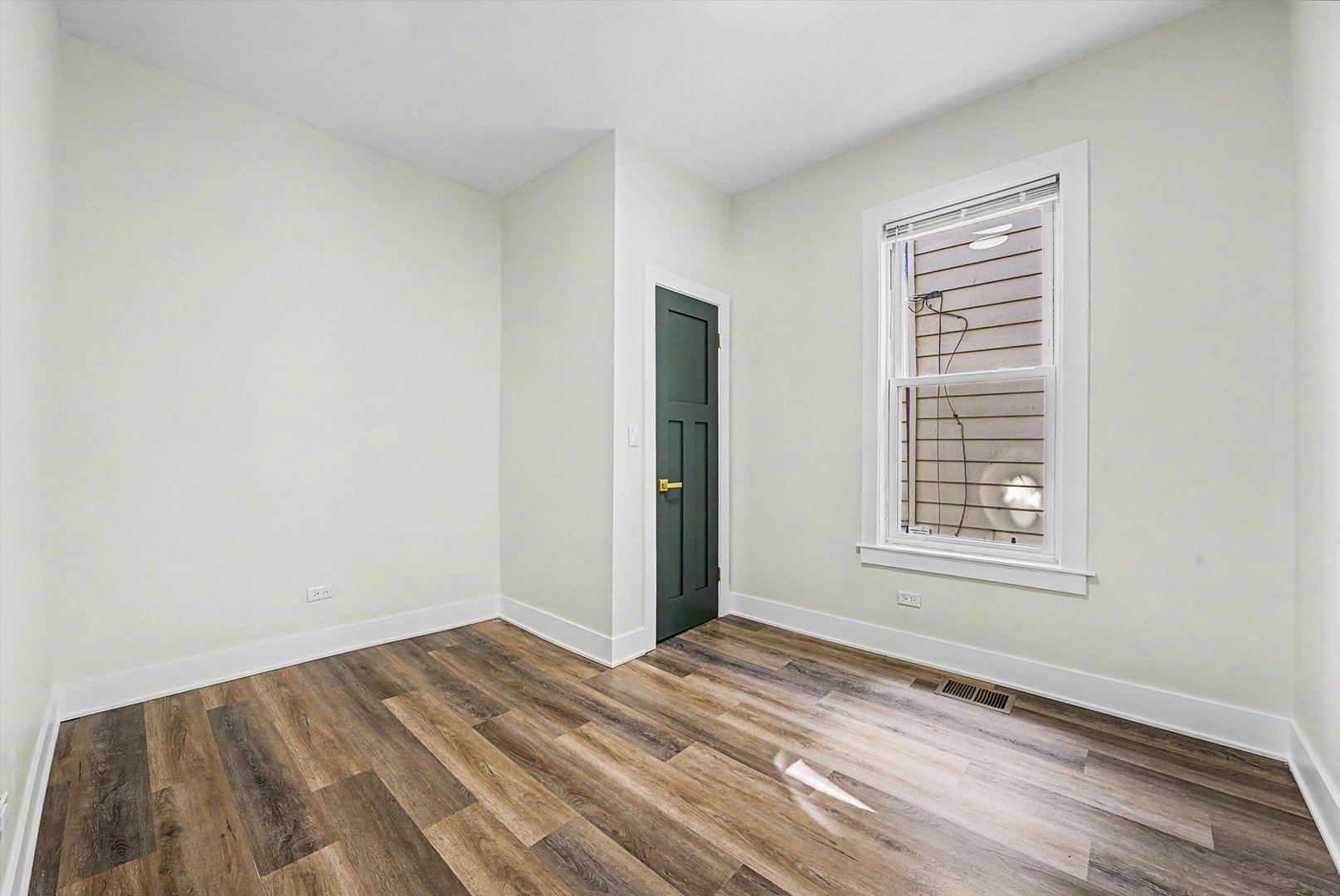 6517 S Winchester Avenue