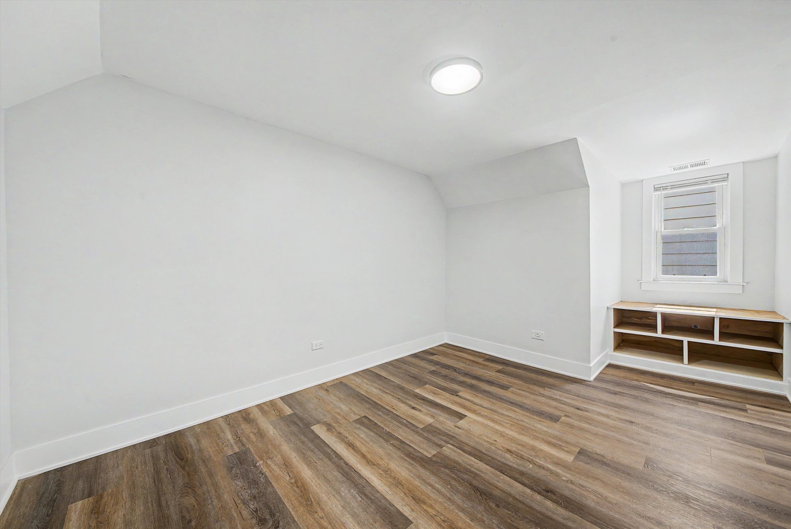 6517 S Winchester Avenue