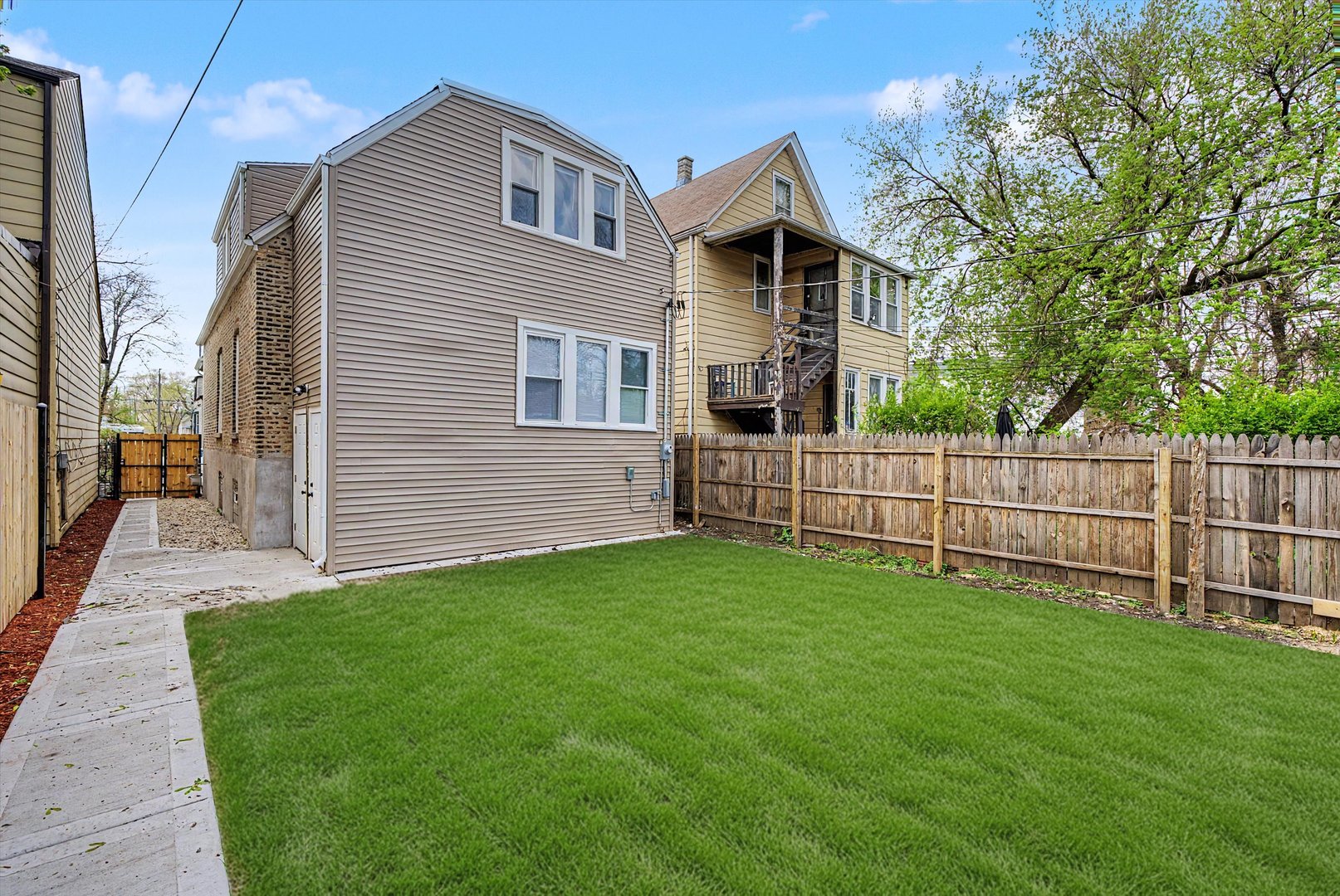 6517 S Winchester Avenue