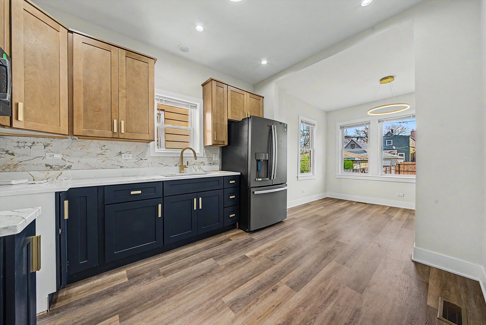 6517 S Winchester Avenue