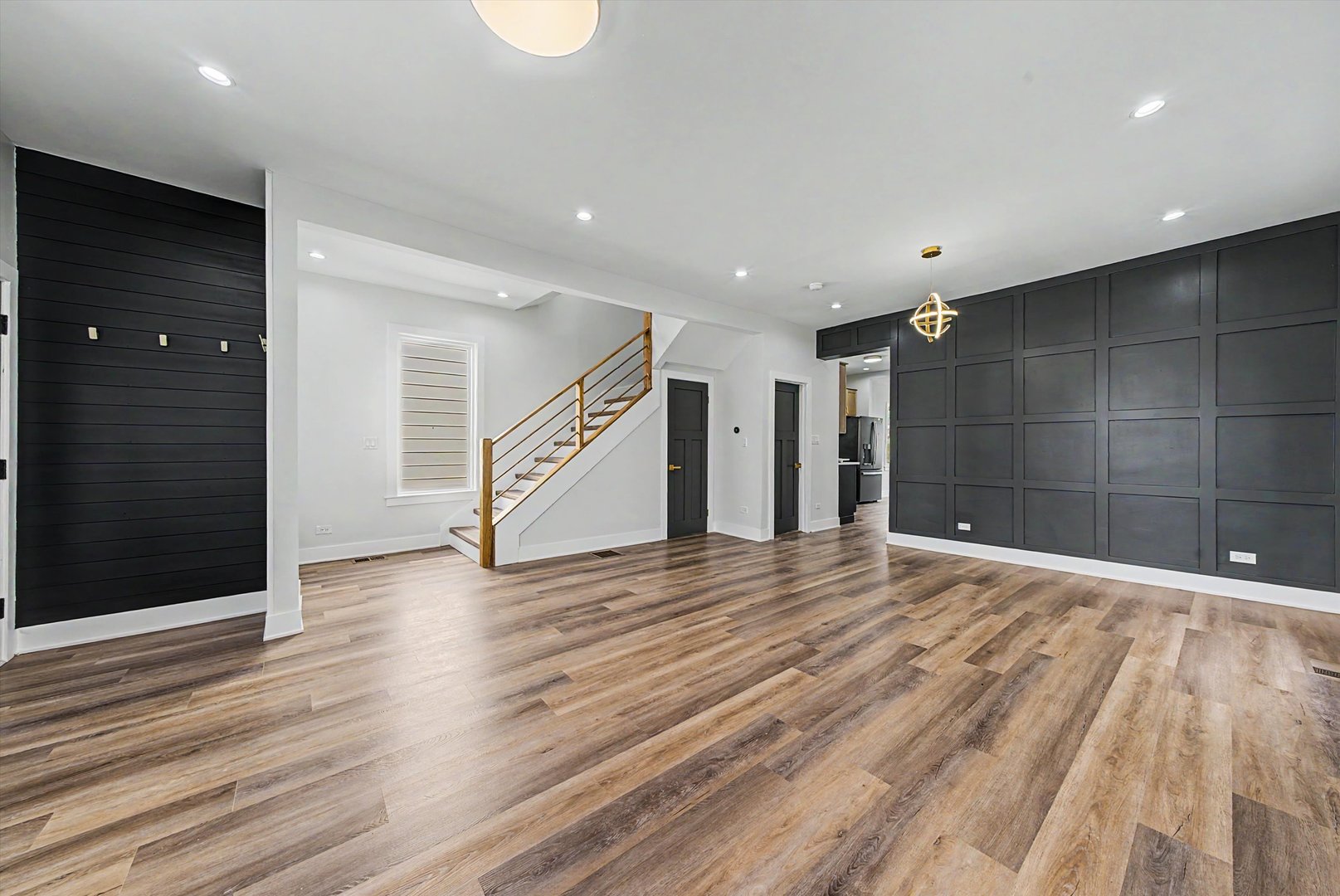 6517 S Winchester Avenue