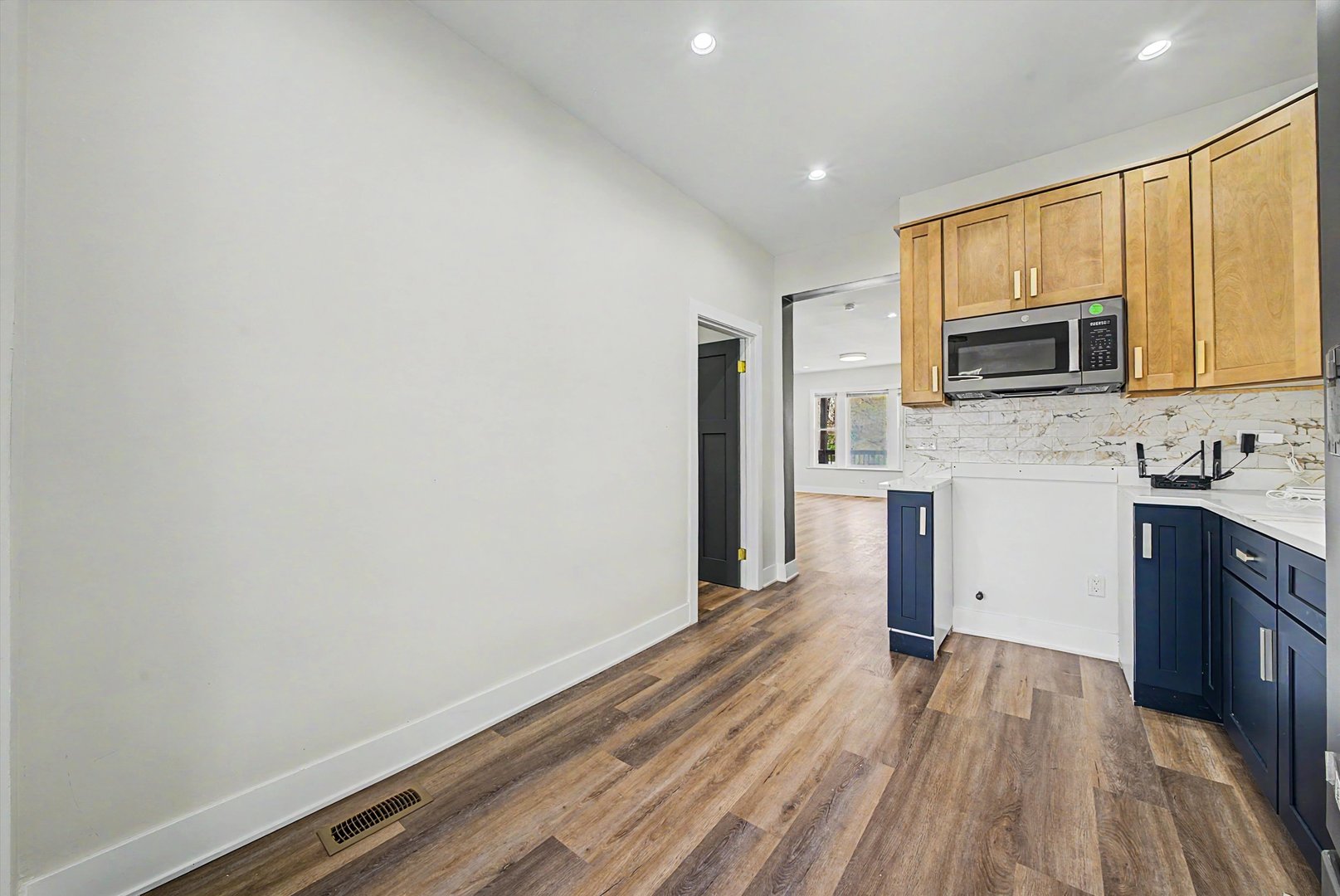 6517 S Winchester Avenue