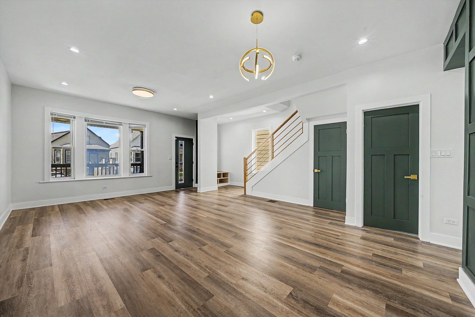 6517 S Winchester Avenue