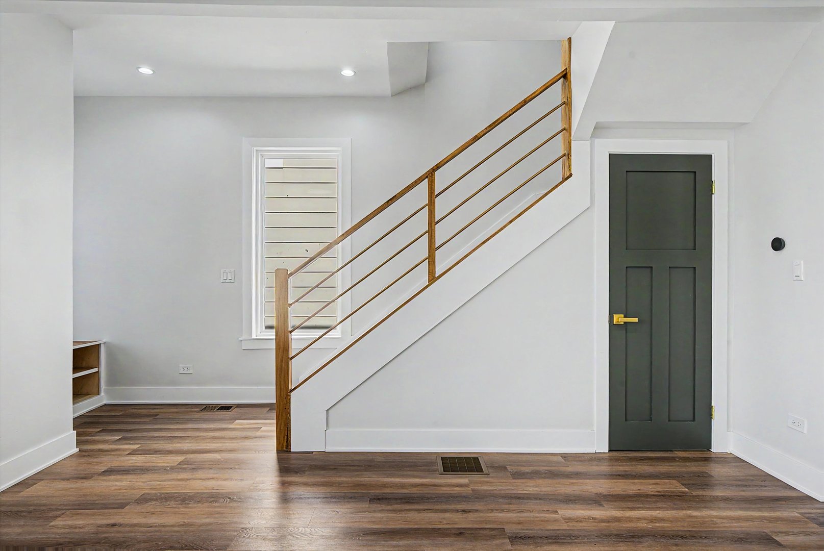 6517 S Winchester Avenue