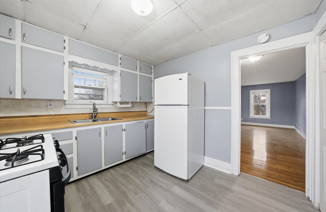18335 Sherman Street Unit: 3