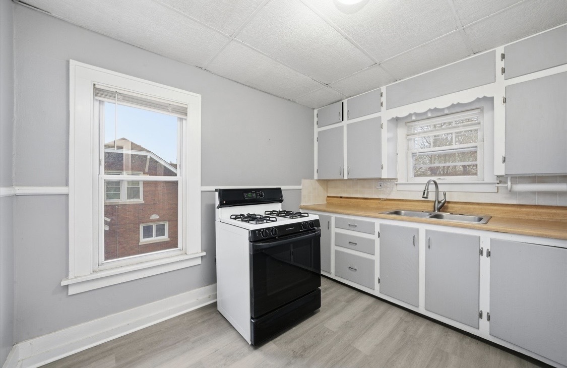 18335 Sherman Street Unit: 3