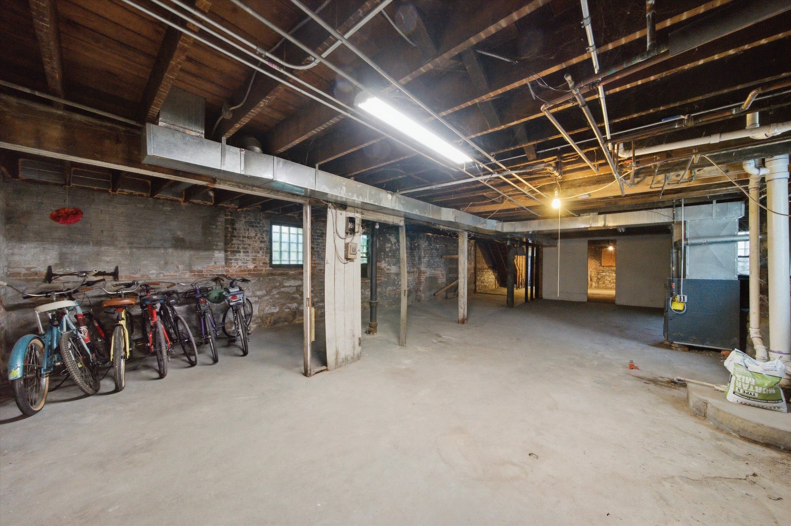3825 W ADAMS Street