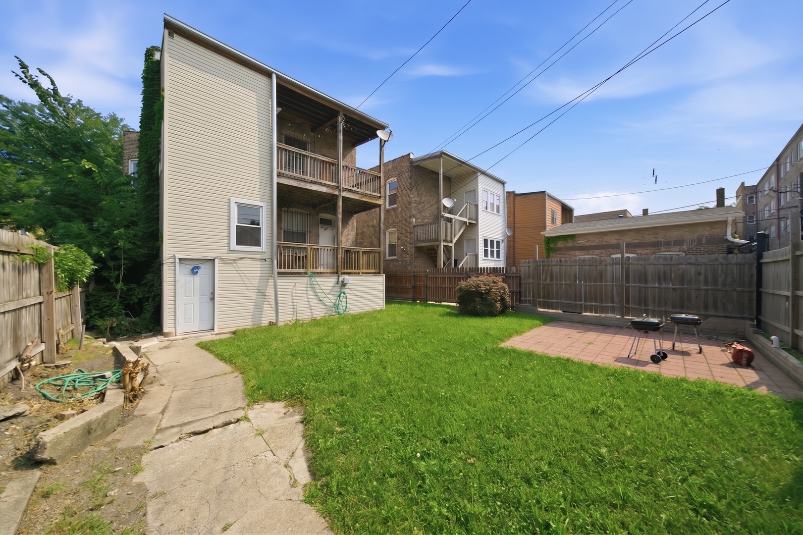 3825 W ADAMS Street