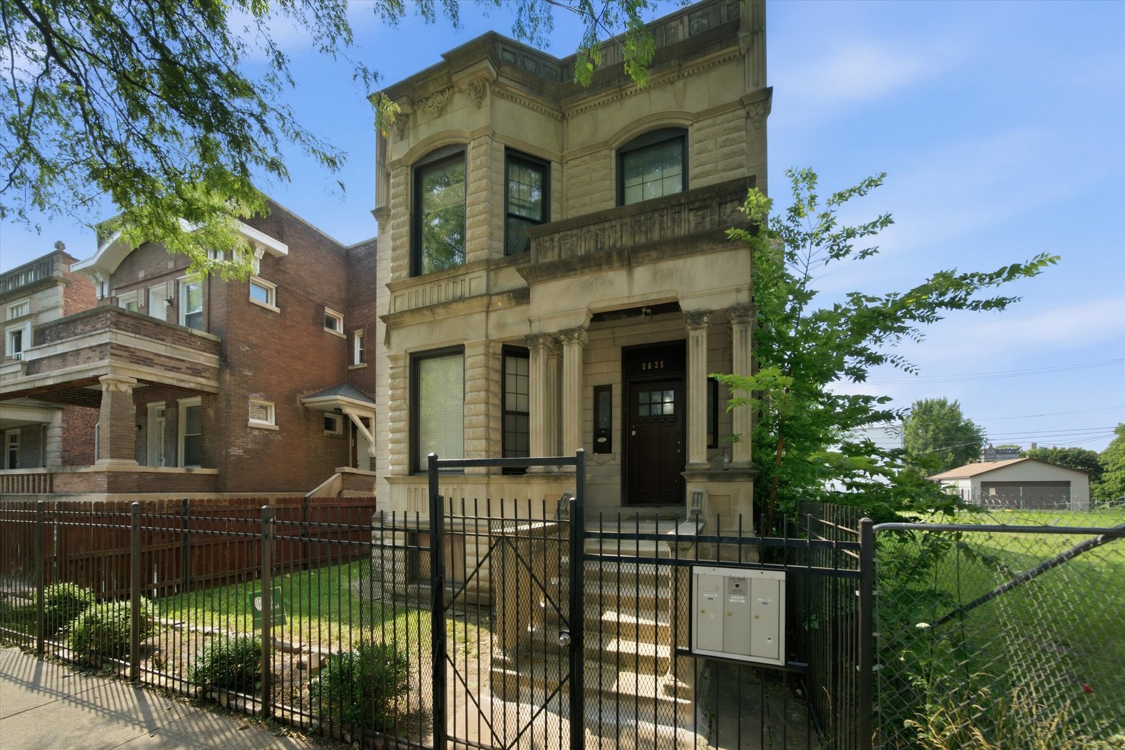 3825 W ADAMS Street