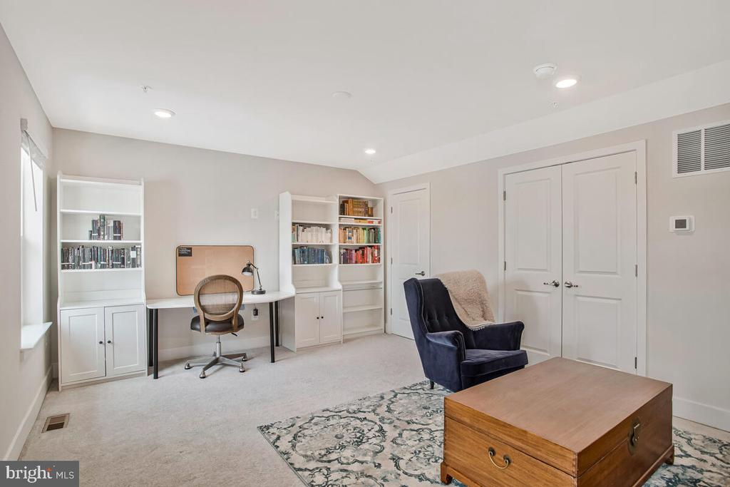113 TREBLIS WAY