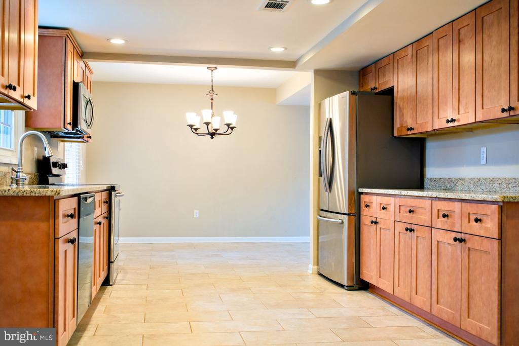 2504 SYMPHONY LANE