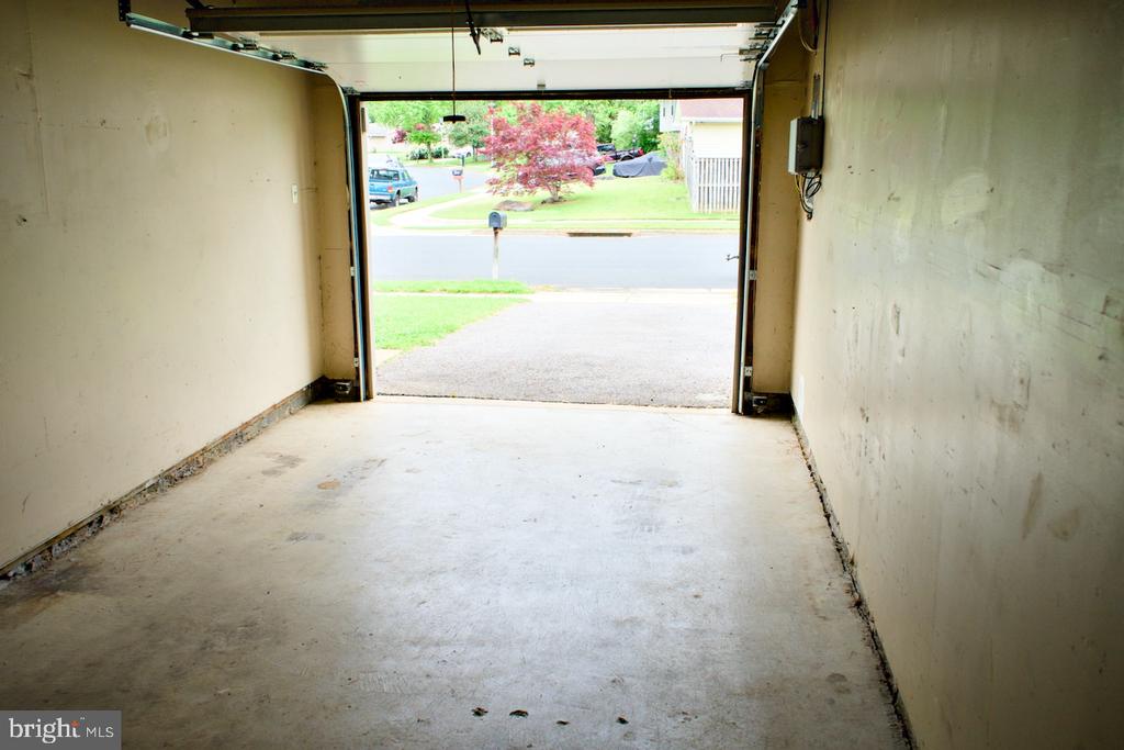 2504 SYMPHONY LANE