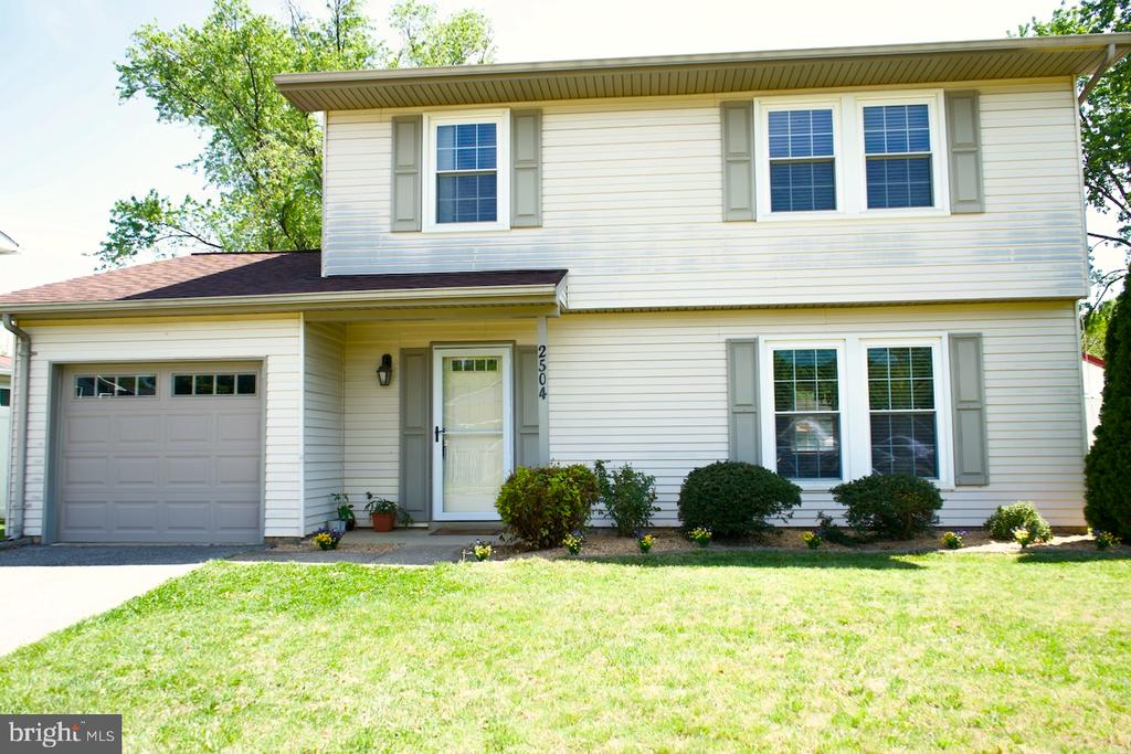 2504 SYMPHONY LANE
