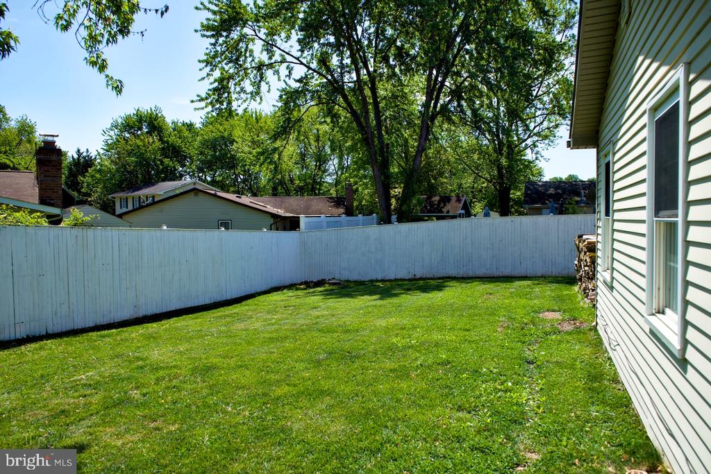 2504 SYMPHONY LANE