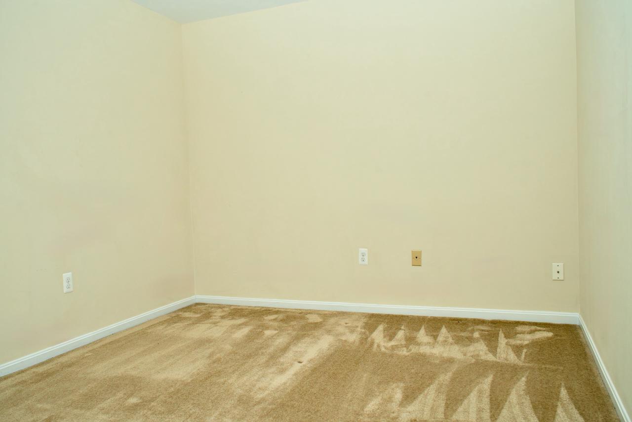 2504 SYMPHONY LANE