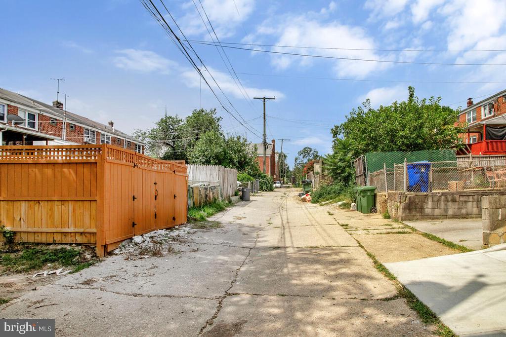 4135 DORIS AVENUE