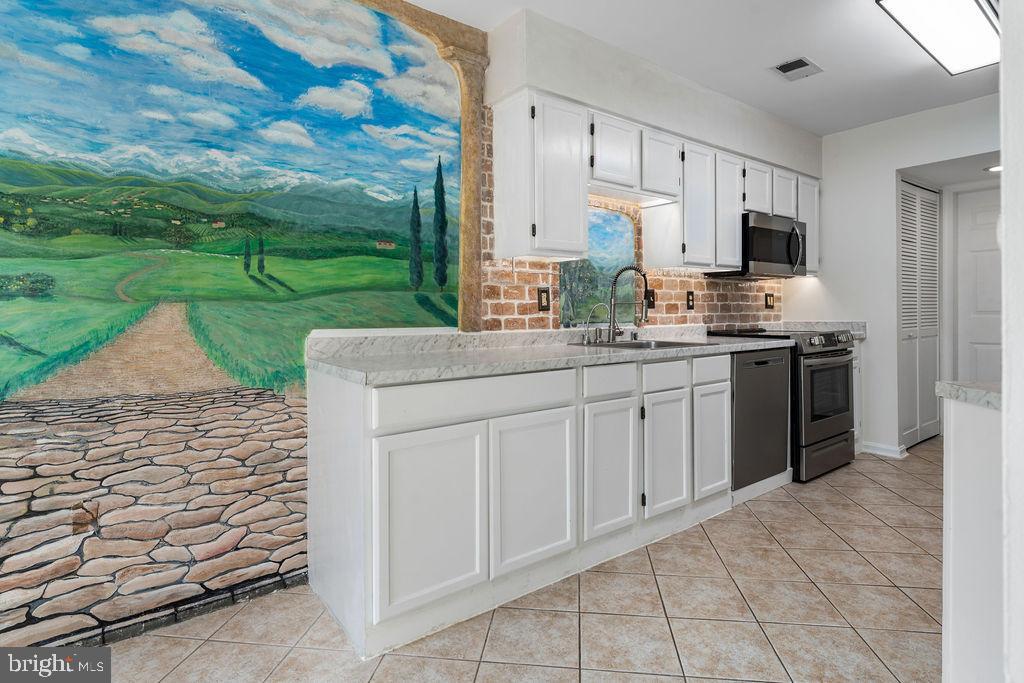 9415 NICKLAUS LANE Unit: 63