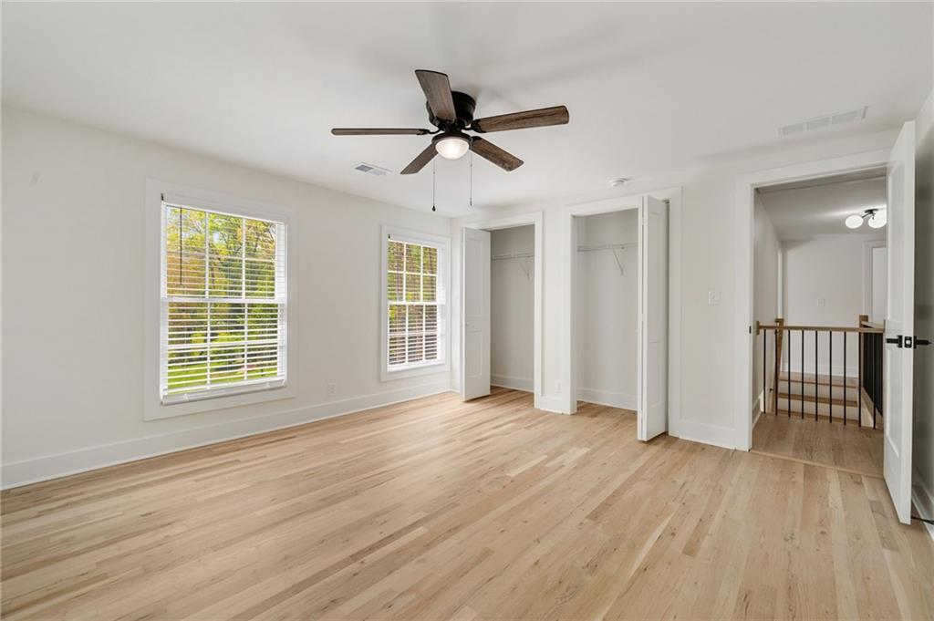 220 Hobnail Court SE