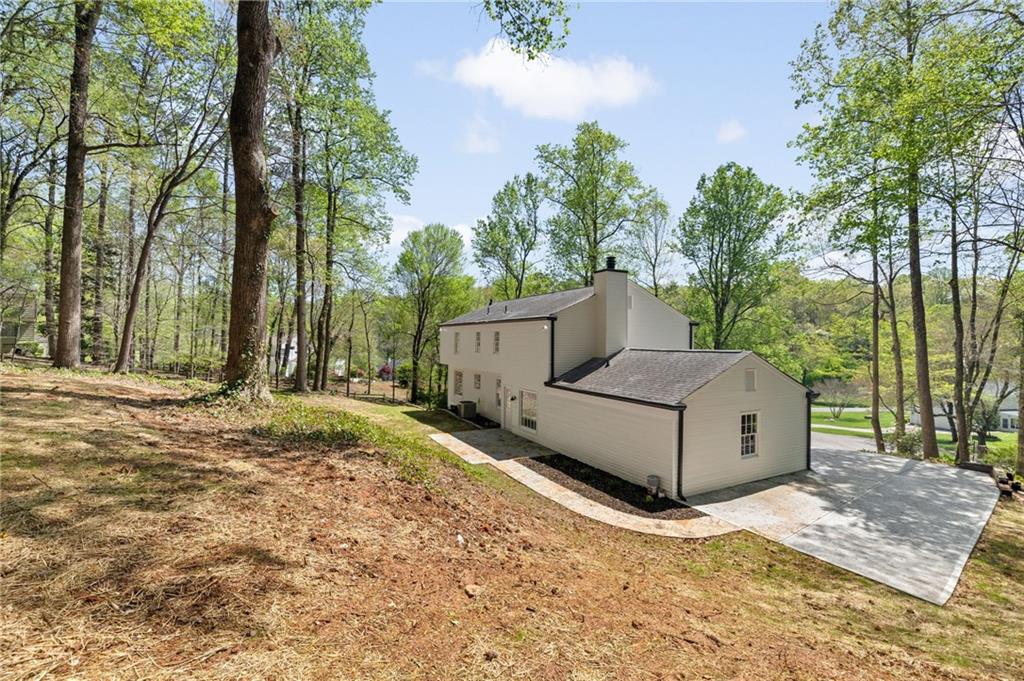220 Hobnail Court SE