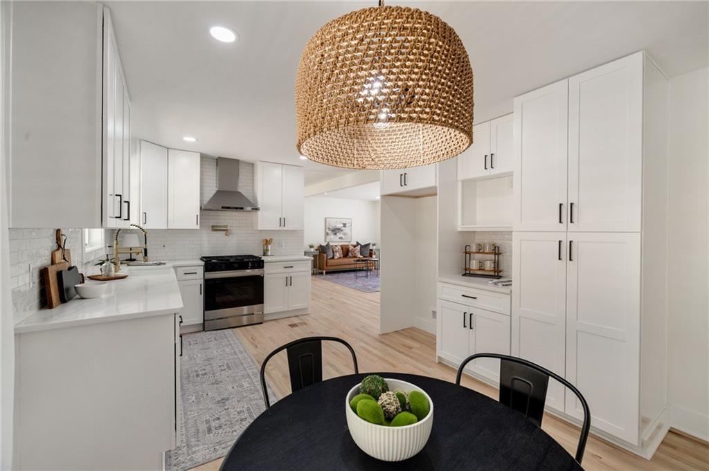 220 Hobnail Court SE