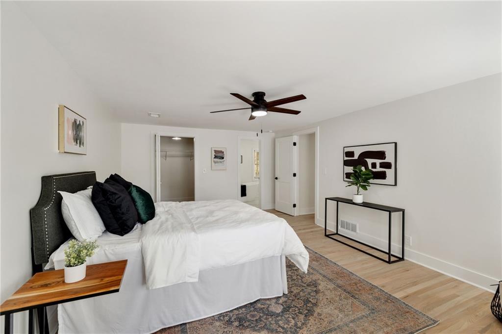 220 Hobnail Court SE