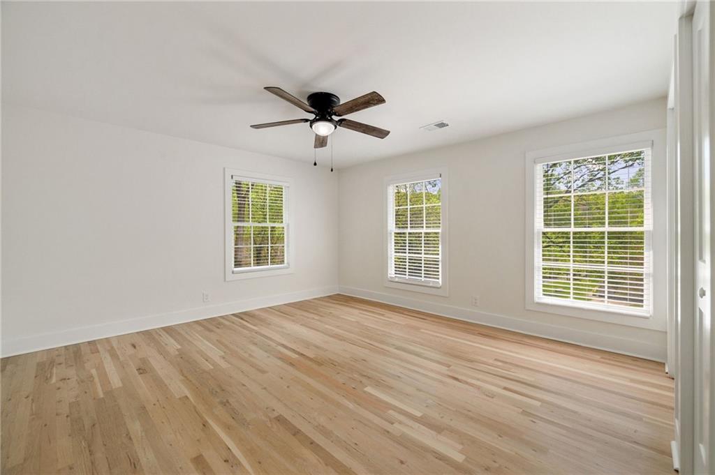 220 Hobnail Court SE