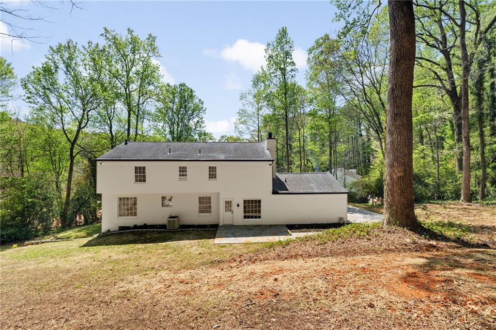 220 Hobnail Court SE