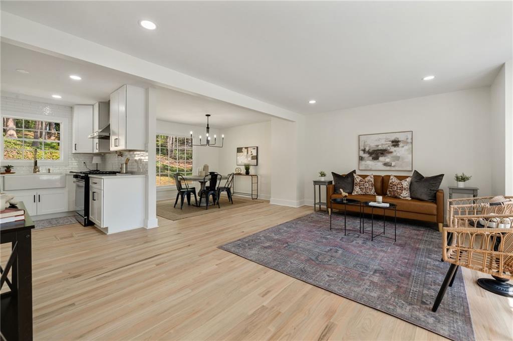 220 Hobnail Court SE