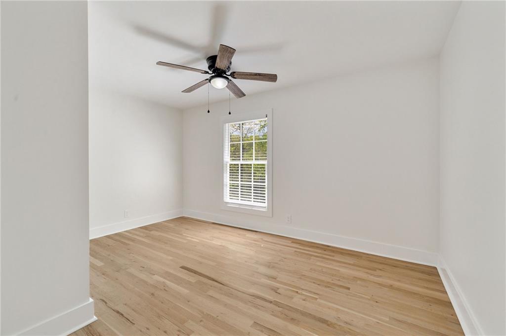 220 Hobnail Court SE