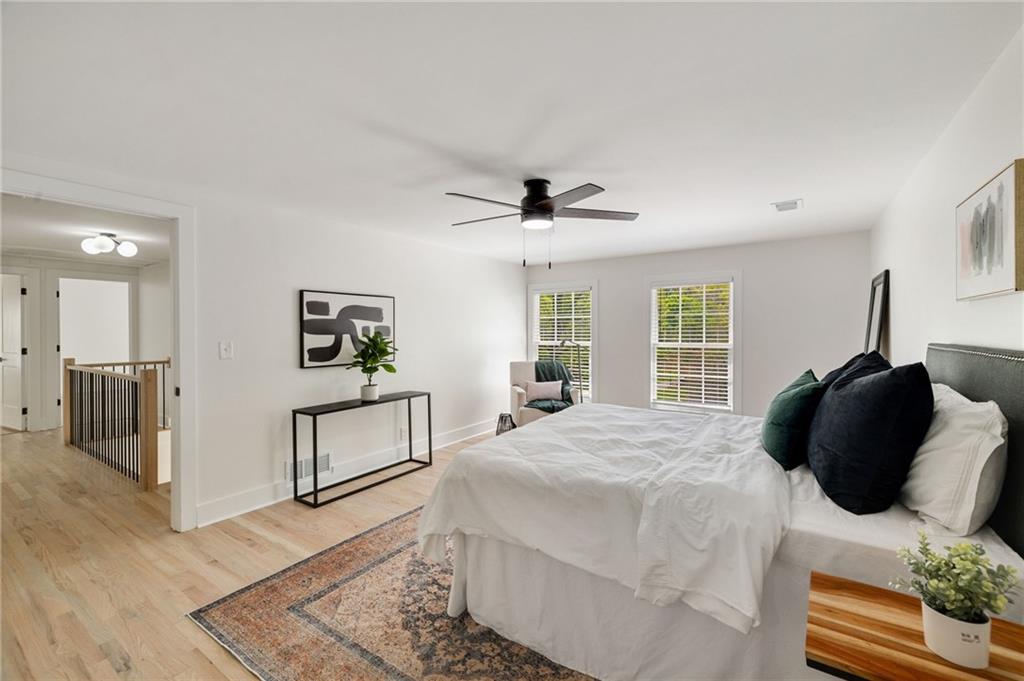 220 Hobnail Court SE