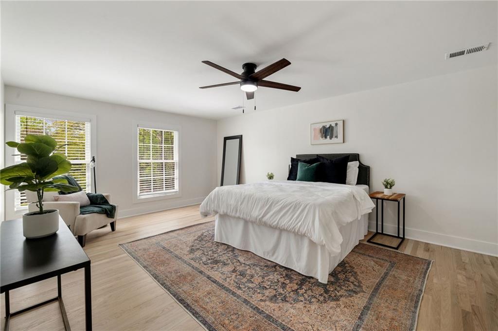 220 Hobnail Court SE