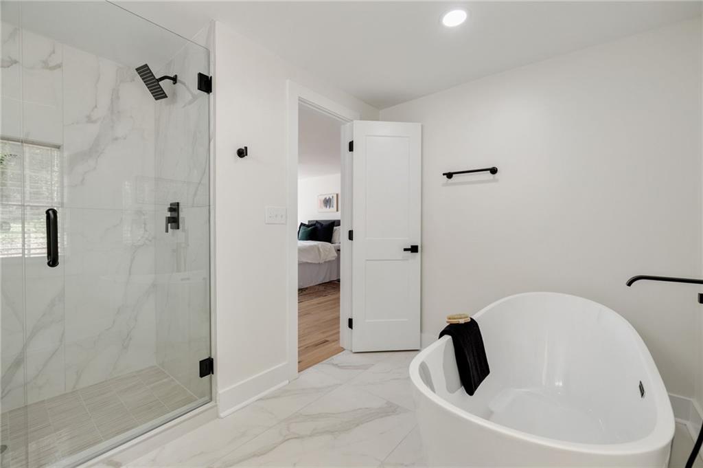 220 Hobnail Court SE