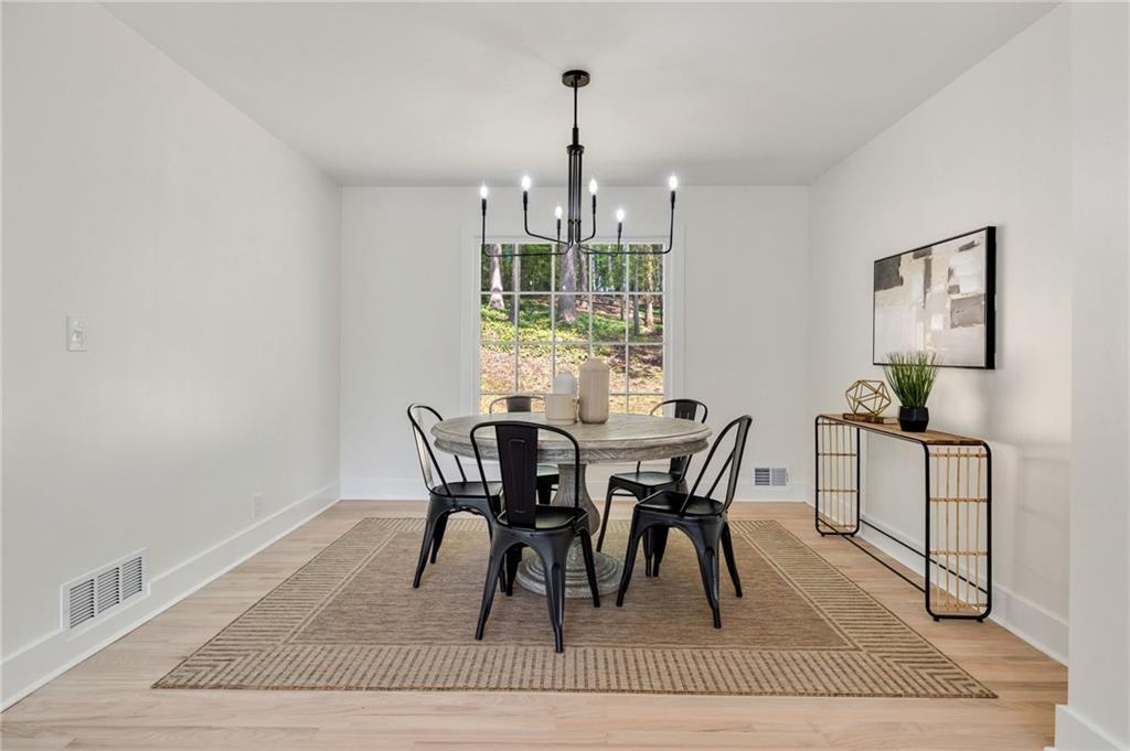 220 Hobnail Court SE