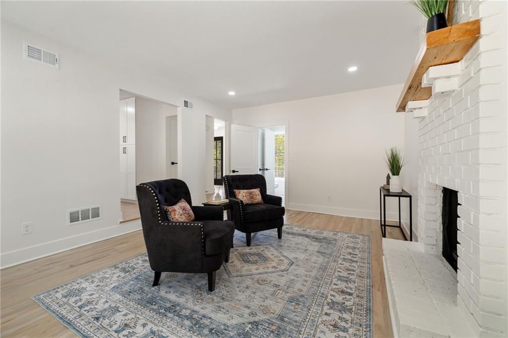 220 Hobnail Court SE
