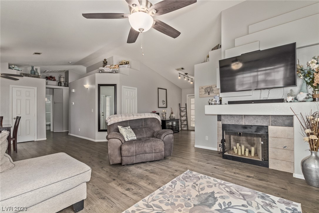 837 Holly Lake Way