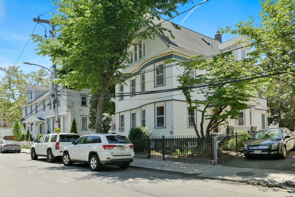 63 Bakersfield St