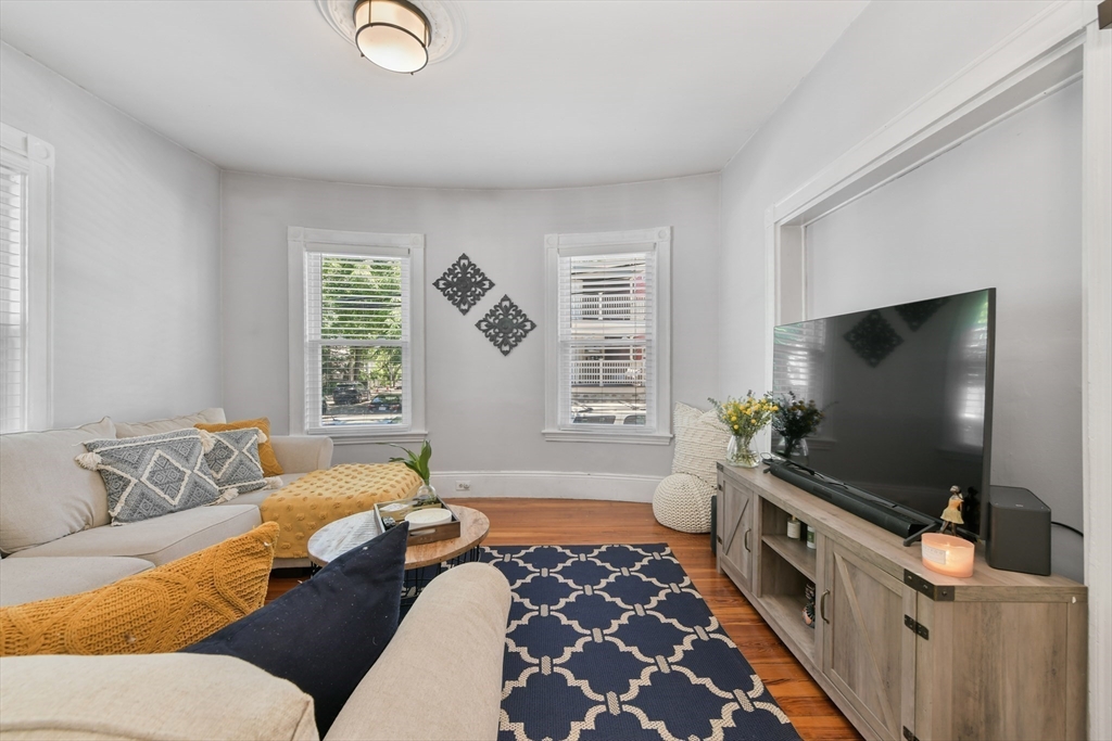63 Bakersfield St