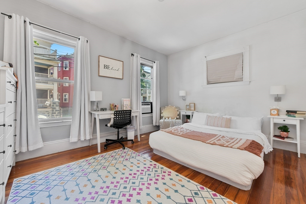 63 Bakersfield St
