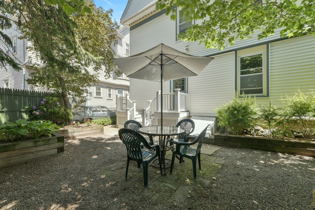 63 Bakersfield St